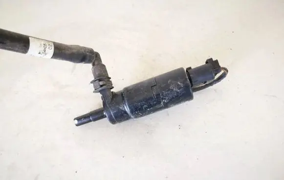 BMW 1 E81 E87 Headlight washer pump 837743003 8377430-03