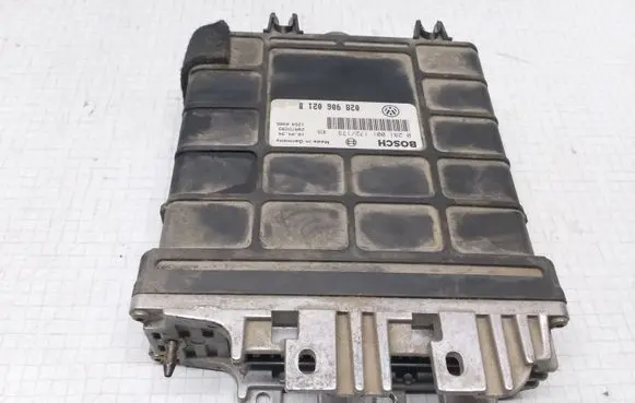 Volkswagen PASSAT B4 Engine control unit/module 028906021B 0281001172 0281001173