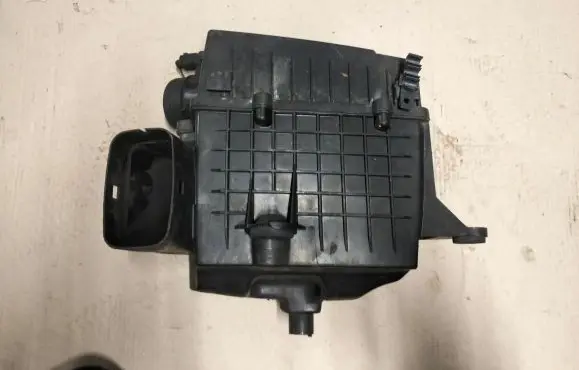 Skoda Rapid (120G, 130G, 135G) Air filter box 6R0129620A