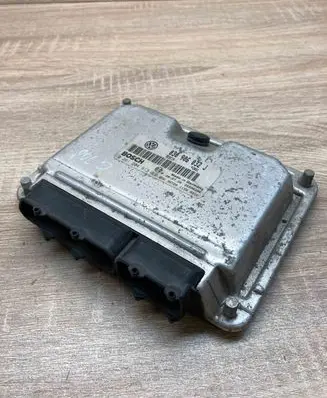Volkswagen Scirocco Engine control unit/module ECU 030906032J 0261204913