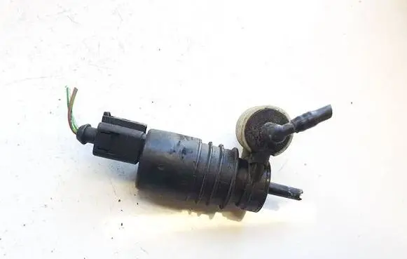 Volkswagen Golf III Windscreen/windshield washer pump 1j0973722