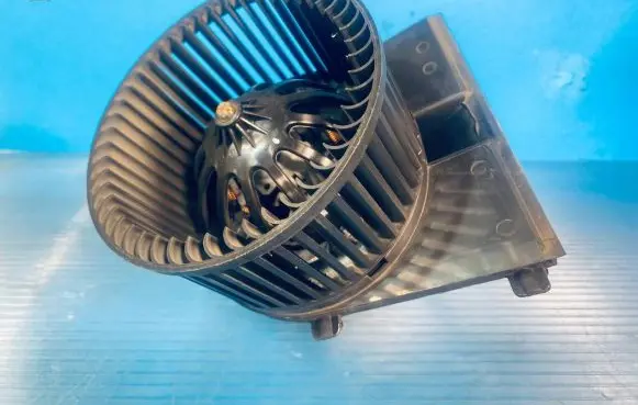 Volkswagen Golf IV Heater fan/blower 2002221 34066
