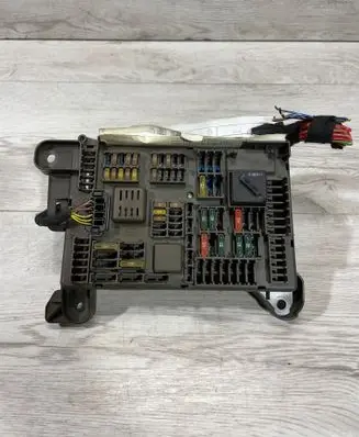 BMW X5 E70 Fuse module 693168704 518954021A 0832232693168704