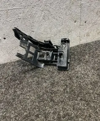 Rear bumper mounting bracket