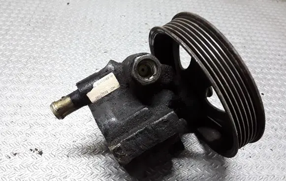 Opel Corsa B Power steering pump 90473169