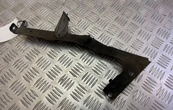 Audi A5 Sportback 8TA Fender mounting bracket 8T0821135B