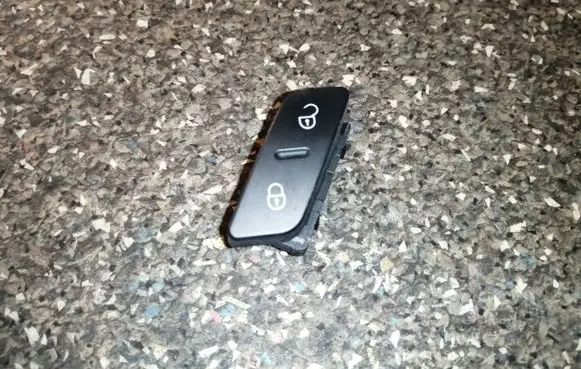 Volkswagen PASSAT CC Central locking switch button 1K0962125B