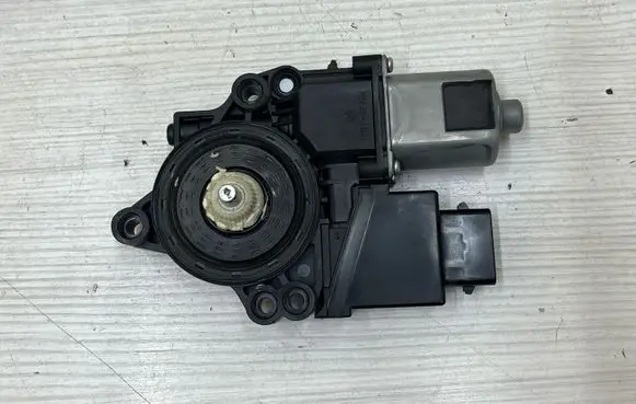 KIA Ceed Rear door window regulator motor 617013201