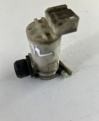 Nissan X-Trail T30 Windscreen/windshield washer pump 2224615A