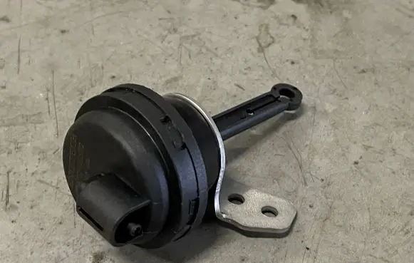 Audi A4 S4 B5 8D EGR valve ENT500502 1H5051423