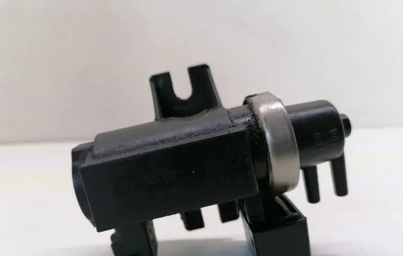 BMW 5 E39 Turbo solenoid valve 72279600 2247906