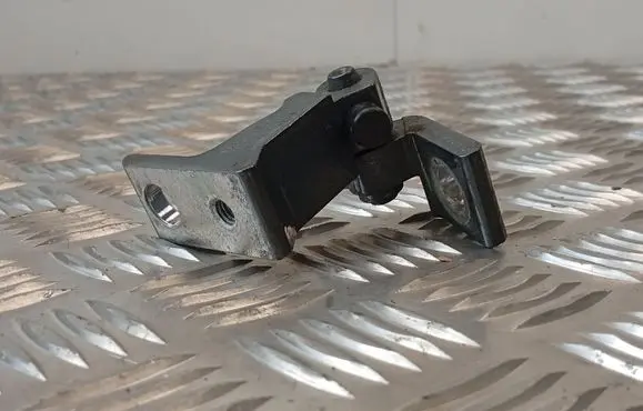 Audi Q3 8U Front door upper hinge 8X0831403B