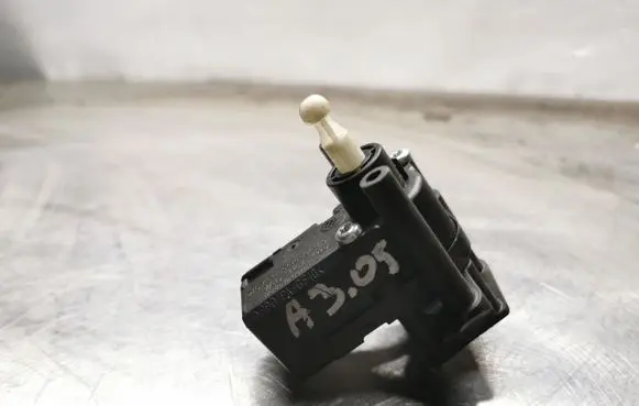 Headlight level adjustment motor