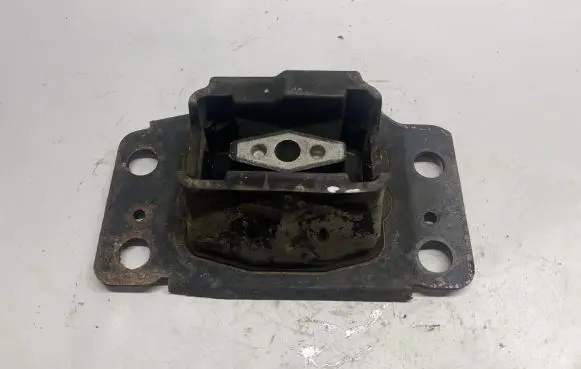 Ford Fusion Gearbox mount DG937M121CA