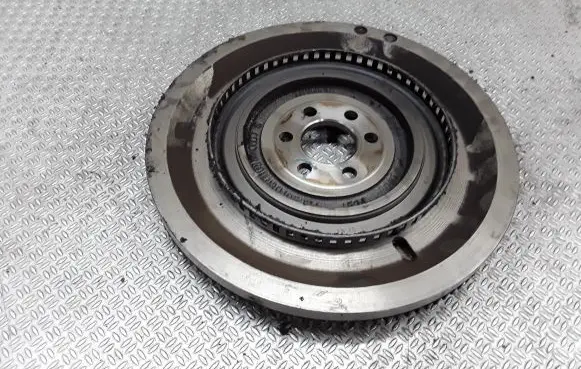Volkswagen Polo IV 9N3 Flywheel 03D105333