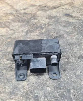 Mercedes-Benz C W203 Glow plug pre-heat relay