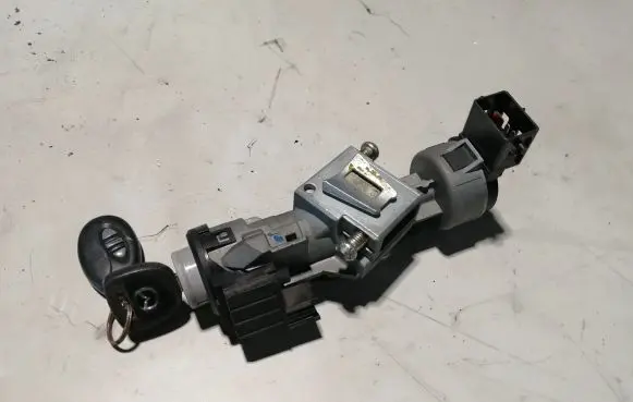 Mazda 3 I Ignition lock 3M513F880AB
