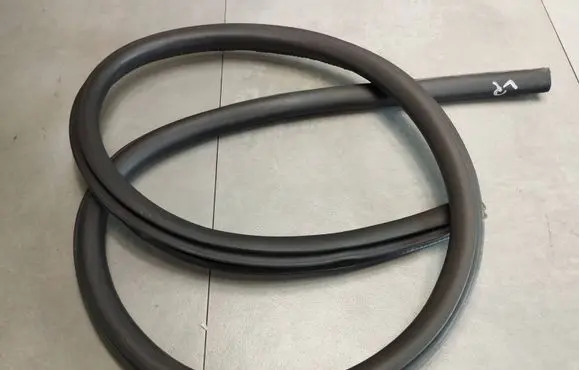 Volkswagen Scirocco Front door rubber seal 1K8867911B
