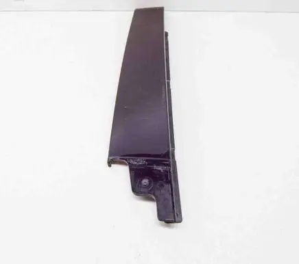 Audi Q3 8U Front door glass trim molding 8U0837902C