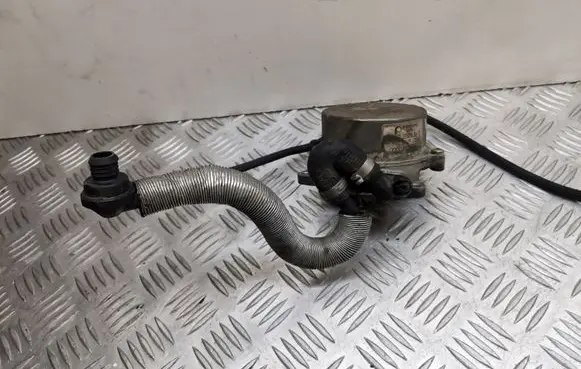 Audi A4 S4 B6 8E 8H Vacuum pump 057145100C