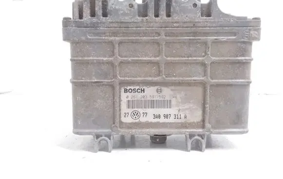 Volkswagen Golf III Engine control unit/module 3A0907311A 0261203591