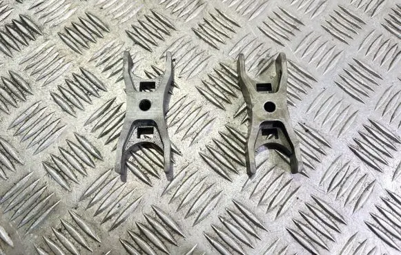 Volkswagen Touran II Fuel Injector clamp holder 