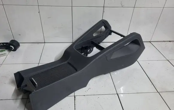 Volkswagen Jetta V Center console 1K5863243