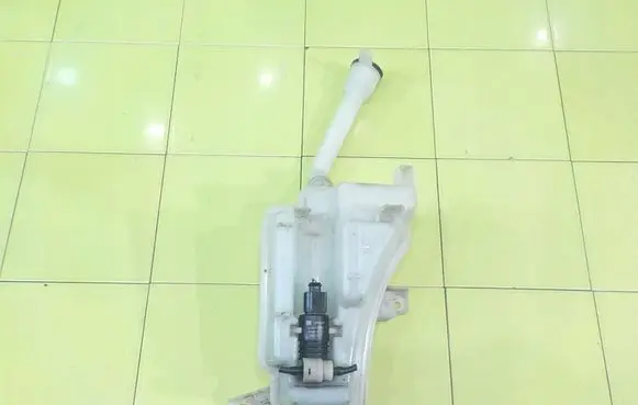 Opel Mokka Windshield washer fluid reservoir/tank 95326311