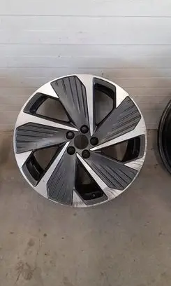Seat Arona R18 alloy rim 