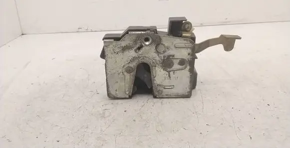 BMW 5 E34 Front door lock 81047810