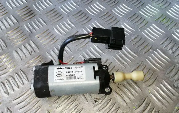 Mercedes-Benz E W211 Steering column adjust motor A2205400288