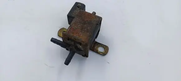 Volkswagen PASSAT B4 Vacuum valve 