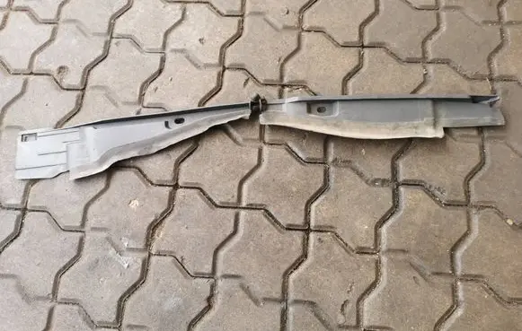 Renault Laguna III Fender end trim 668630011R
