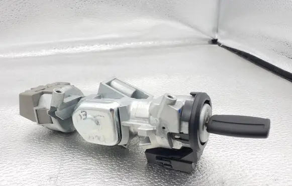 Ford C-MAX I Ignition lock 3M513F880AC