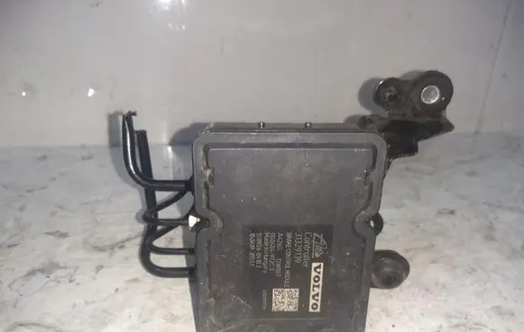 Volvo V70 ABS control unit/module P31329139