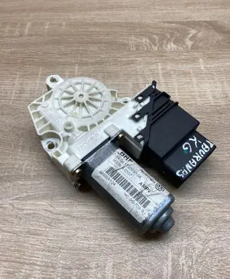 Volkswagen Touran I Rear door window regulator motor 1K0959703B 993424100