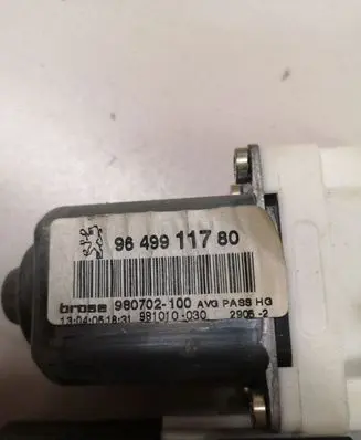 Peugeot 307 Front door window regulator motor 9649911780 997832101 996172101