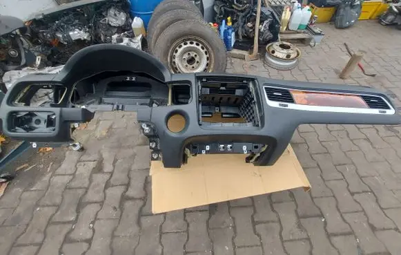 Volkswagen Touareg II Dashboard 7P1857100