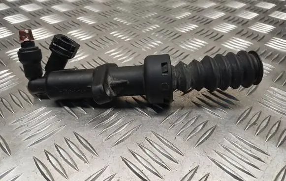 Clutch slave cylinder