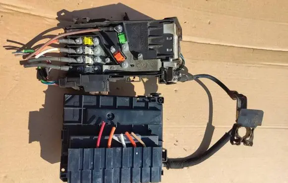 Citroen C5 Fuse box set 9675877980