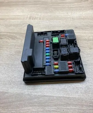 Nissan Qashqai Fuse module 284B7BB03E
