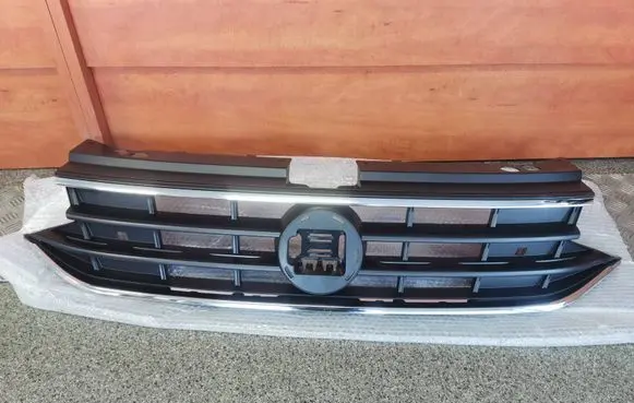 Volkswagen Tiguan Front bumper upper radiator grill 5NA853651BC