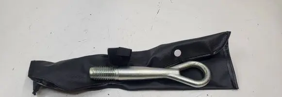 Nissan Leaf I (ZE0) Towing hook eye