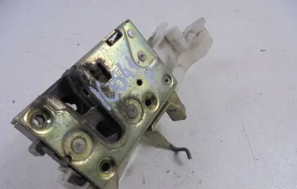 Peugeot 106 Front door lock