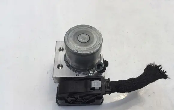 Mercedes-Benz A W177 ABS Pump A1779006207