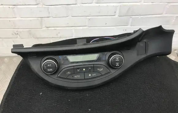 Toyota Yaris Climate control unit 75F206 5553952070
