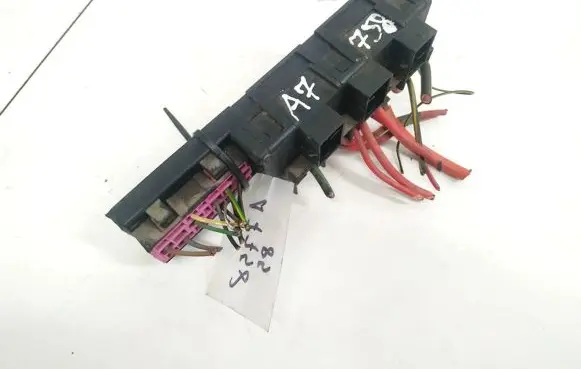 Volkswagen PASSAT B5 Fuse box set 8L0941822A 896083000