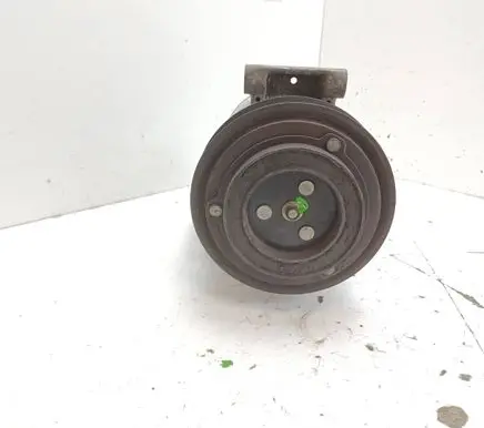 Chevrolet Orlando Air conditioning (A/C) compressor (pump) 557805030