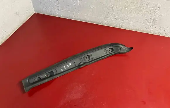 BMW X1 U11 Fender end trim 9462143 51489462143