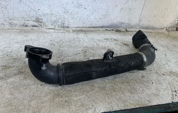 Volkswagen Golf VII Intercooler hose/pipe 04L131111